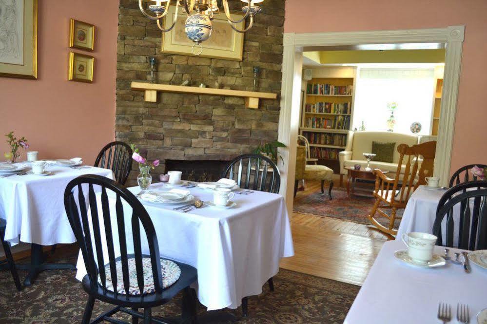 The Bell House Inn Гленс Фолс Екстериор снимка