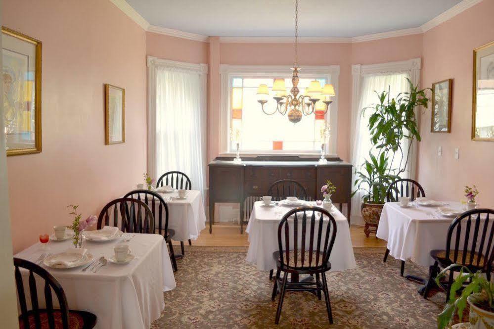 The Bell House Inn Гленс Фолс Екстериор снимка